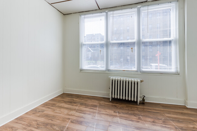 80 Brighton 11th St in Brooklyn, NY - Building Photo - Interior Photo