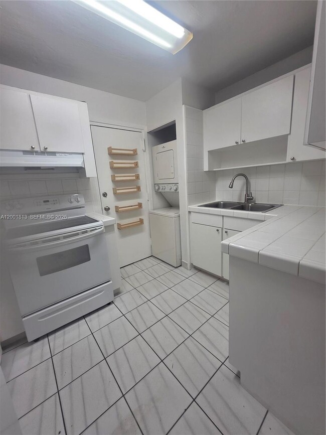 13700 SW 62nd St in Miami, FL - Building Photo - Building Photo