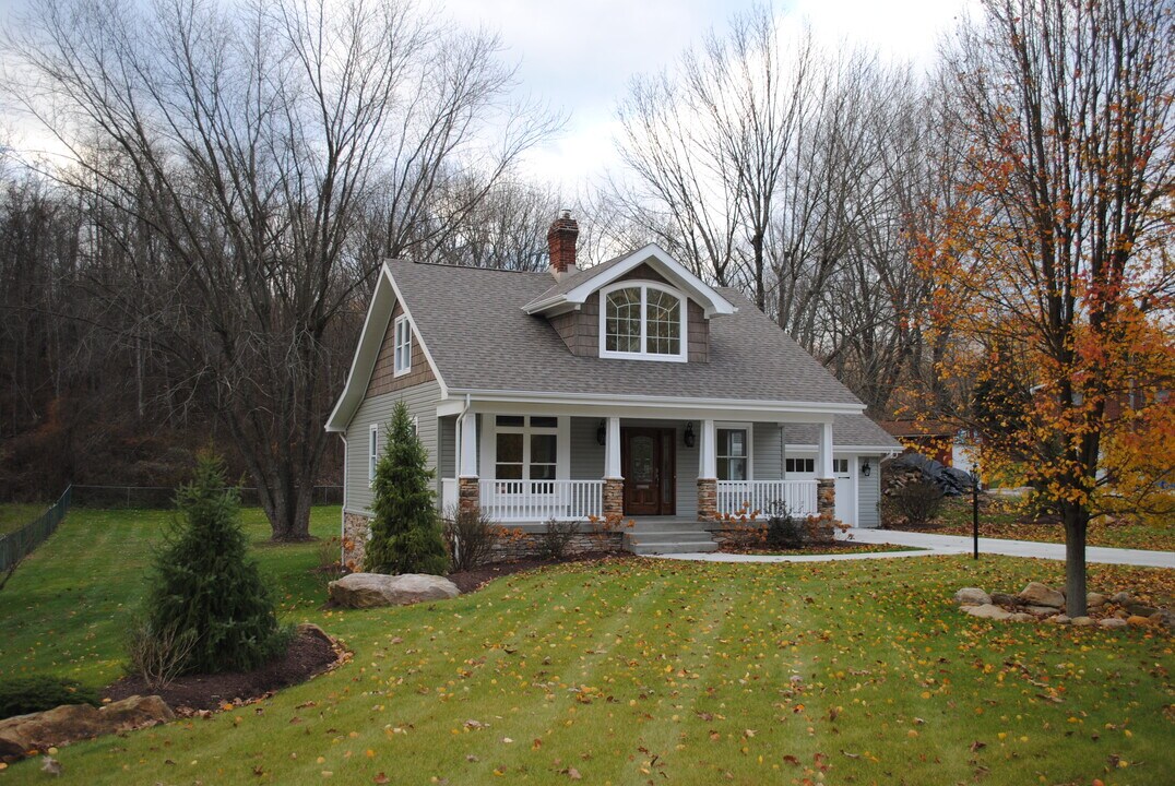 333 Cecil Henderson Rd in Canonsburg, PA - Building Photo