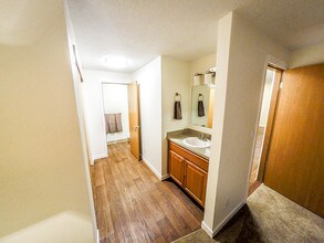 ReNew Forest Creek in Kent, WA - Building Photo - Building Photo
