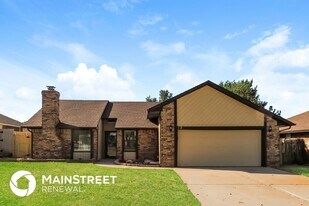 12 Pueblo in Edmond, OK - Building Photo