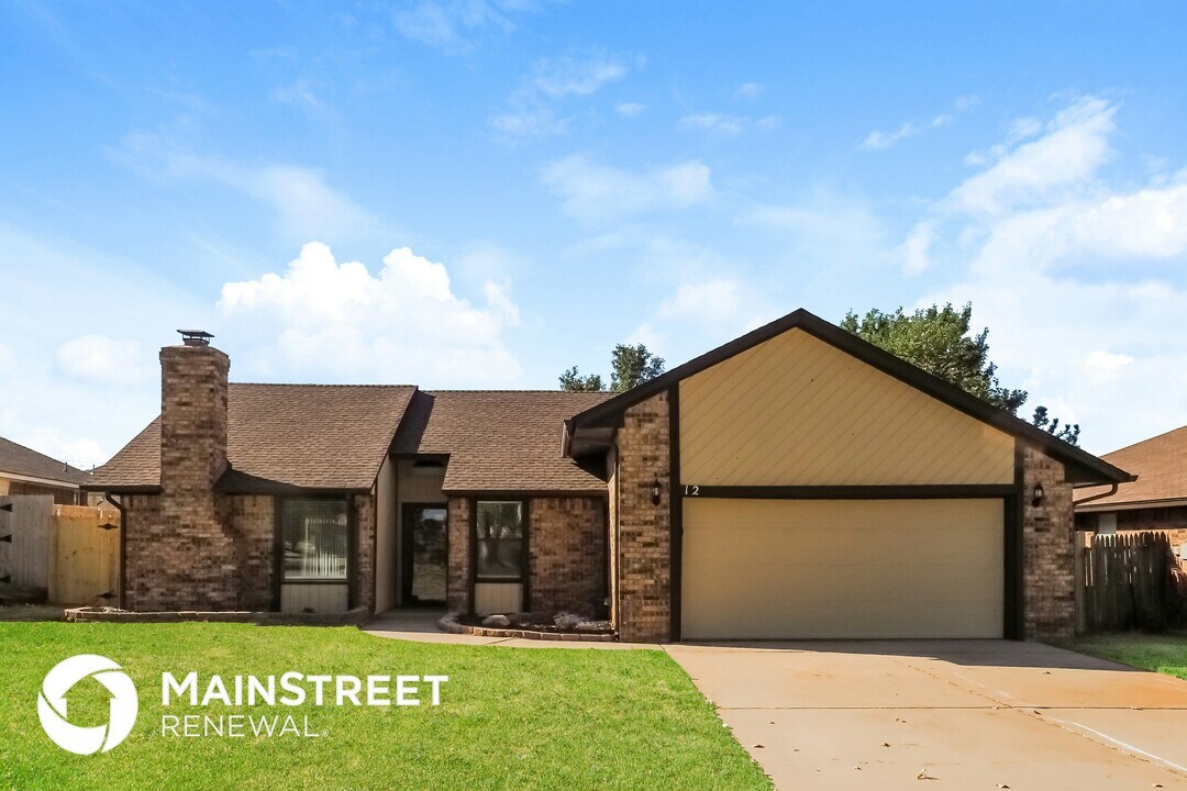 12 Pueblo in Edmond, OK - Building Photo