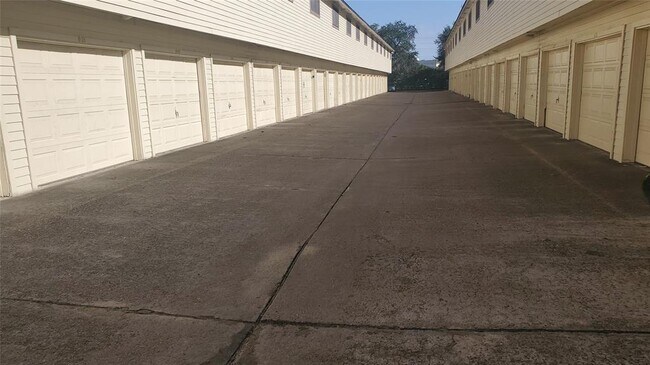 2425 Holly Hall St photo'