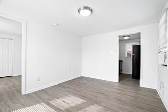 102 S West St in Alexandria, IN - Foto de edificio - Building Photo