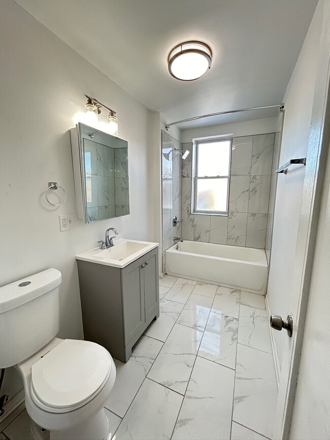 704 W Garfield Blvd, Unit 704