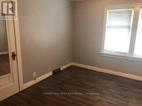 76 Wexford Ave S in Hamilton, ON - Building Photo - Building Photo