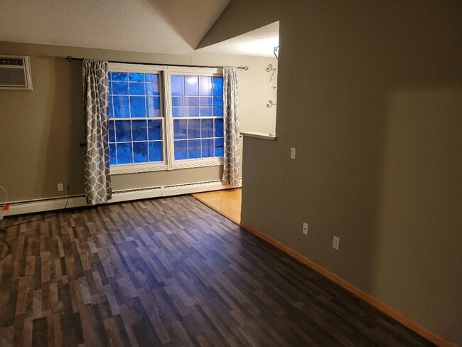 938 Westbrooke Way, Unit 7 in Hopkins, MN - Building Photo - Building Photo
