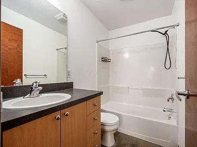 769 N High St, Unit 303 in Columbus, OH - Foto de edificio - Building Photo