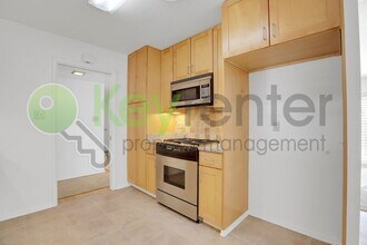 6510 Barkley Way in Sacramento, CA - Building Photo - Building Photo