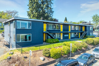 McGuern Apartments in Bremerton, WA - Building Photo - Building Photo
