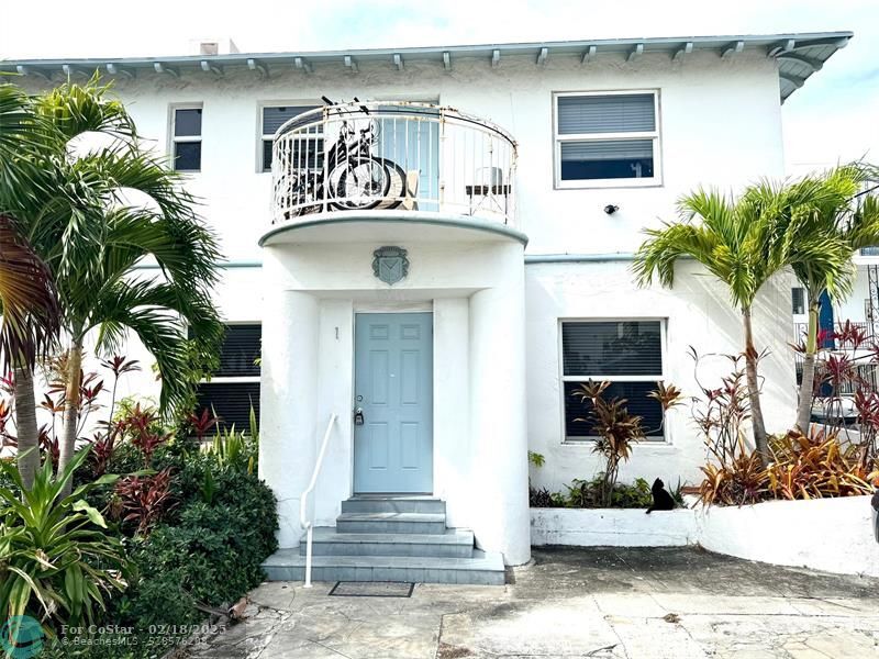 7910 Abbott Ave in Miami Beach, FL - Building Photo