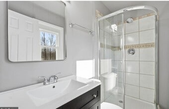 13001 Windbrook Dr in Clinton, MD - Foto de edificio - Building Photo