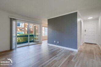 17119 W Bernardo Dr in San Diego, CA - Building Photo - Building Photo