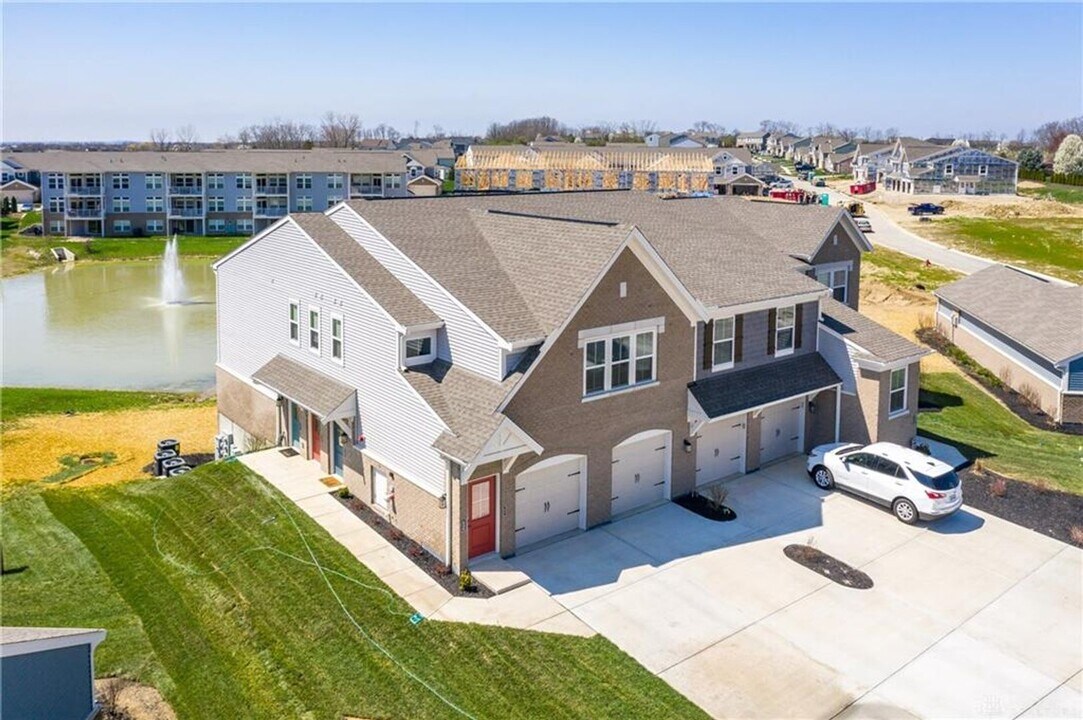 61 Old Pond Rd in Springboro, OH - Building Photo