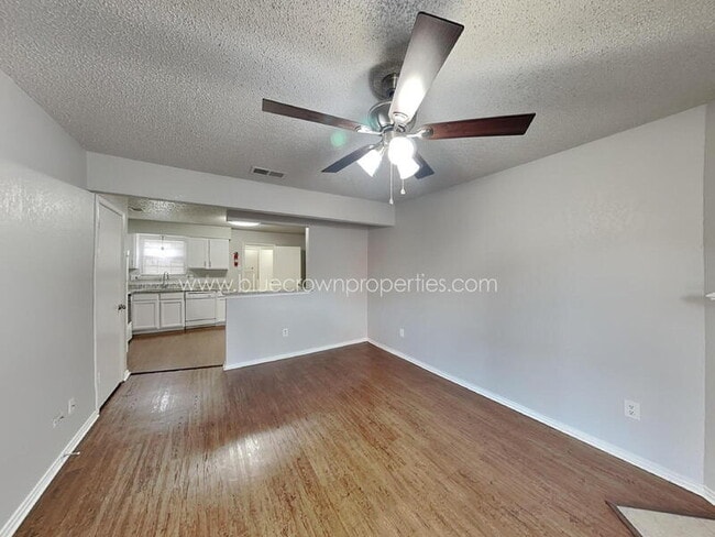 648 S Rogers Rd in Irving, TX - Building Photo - Building Photo