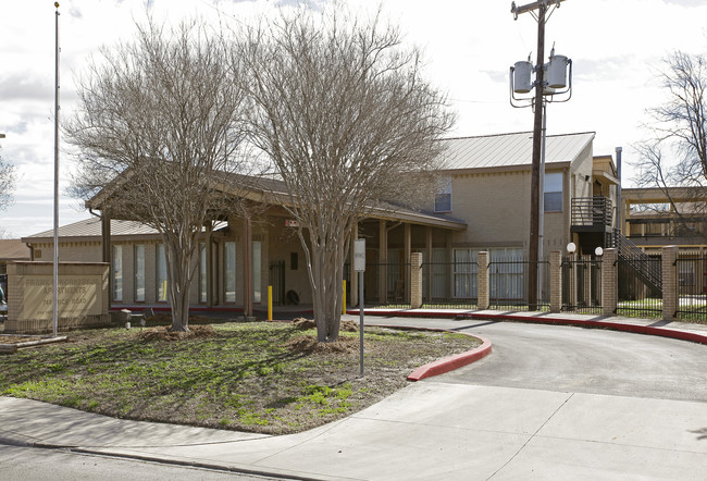 Frank Hornsby Apartments in San Antonio, TX - Foto de edificio - Building Photo