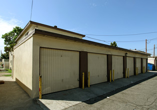 Capri Apartments in Anaheim, CA - Building Photo - Building Photo