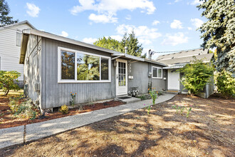 2033 SE Umatilla St in Portland, OR - Building Photo - Building Photo