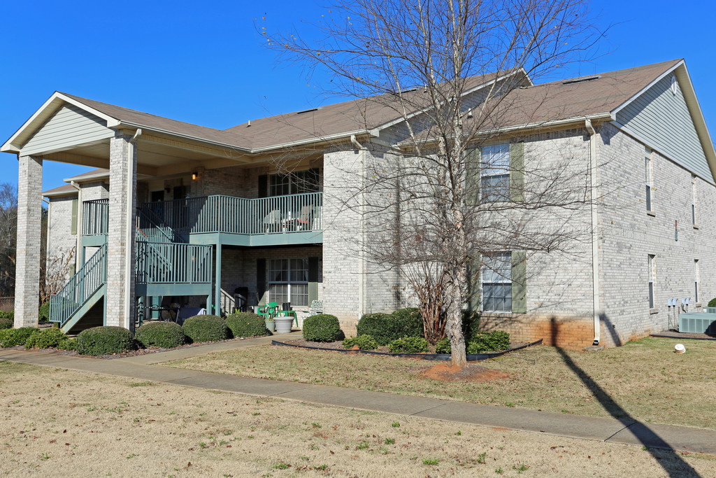 Hickory Run II Apartments in Jacksonville, AL | ApartmentHomeLiving.com