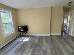 39 Smith St, Unit 2nd floor in Fitchburg, MA - Building Photo - Building Photo