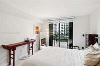 540 Brickell Key Dr, Unit 721 in Miami, FL - Foto de edificio - Building Photo