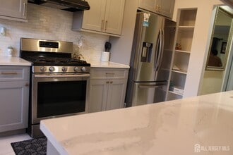 707 Merrywood Dr in Edison, NJ - Building Photo - Building Photo