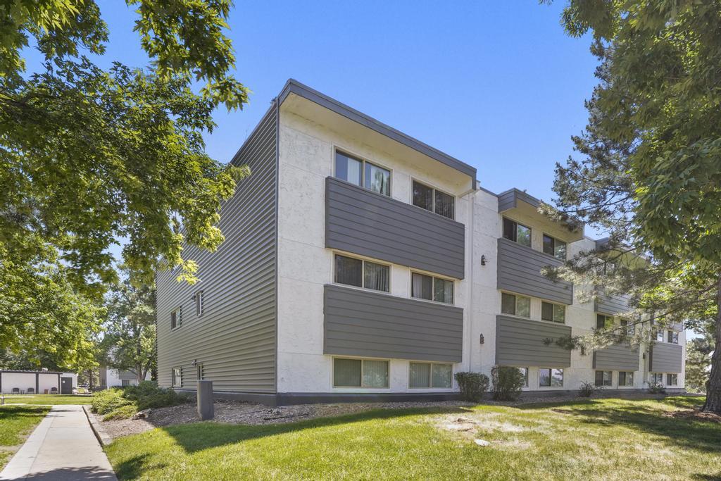 The Iris in Arvada, CO - Foto de edificio