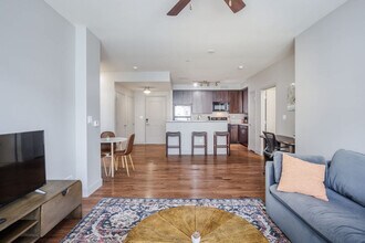 121 E Freedom Way in Cincinnati, OH - Building Photo - Building Photo