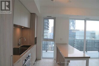 70 Annie Craig Dr in Toronto, ON - Building Photo - Building Photo