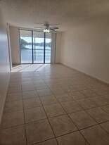 11342 Taft St in Pembroke Pines, FL - Building Photo
