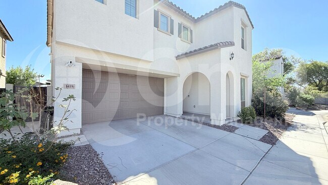 1419 E Town and Country Ln in Phoenix, AZ - Building Photo - Building Photo