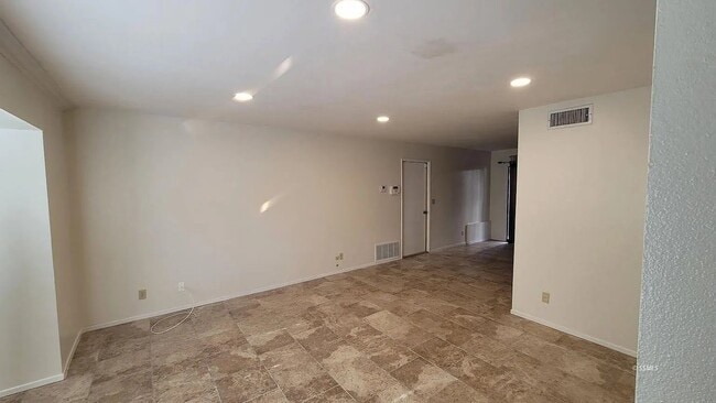 property at 616 W Graaf Ave