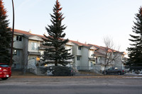 5790 PAtina Dr NW in Calgary, AB - Building Photo - Building Photo