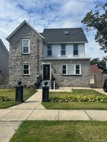 309 S Broadway, Unit 2 - Upper Level in Lindenhurst, NY - Building Photo