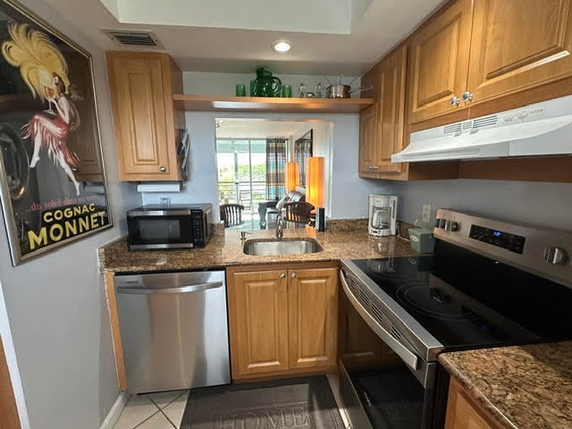 110 Royal Pk Dr in Oakland Park, FL - Building Photo - Building Photo