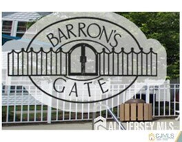 1905 Duke Dr in Woodbridge Township, NJ - Building Photo