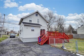 523 Elmgrove Rd in Rochester, NY - Building Photo - Building Photo