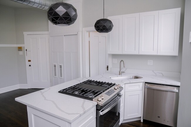3559 N Ashland Ave, Unit M02H in Chicago, IL - Building Photo - Building Photo