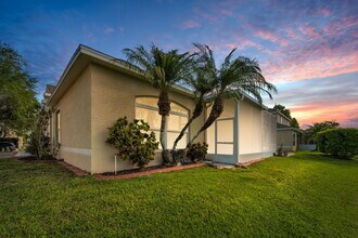 2644 Tottenham Dr in New Port Richey, FL - Building Photo - Building Photo