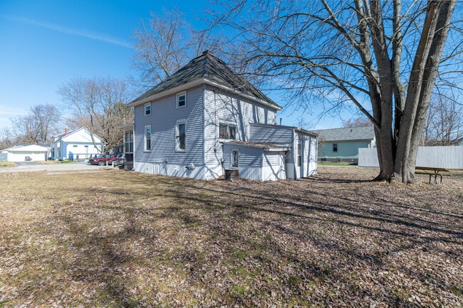 1827 Gilbert St in Saginaw, MI - Building Photo - Building Photo