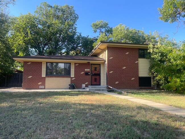 12752 E Park Lane Dr in Aurora, CO - Building Photo - Building Photo