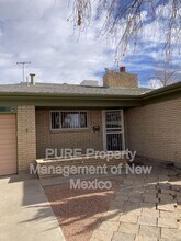 712 Cagua Dr NE in Albuquerque, NM - Building Photo - Building Photo