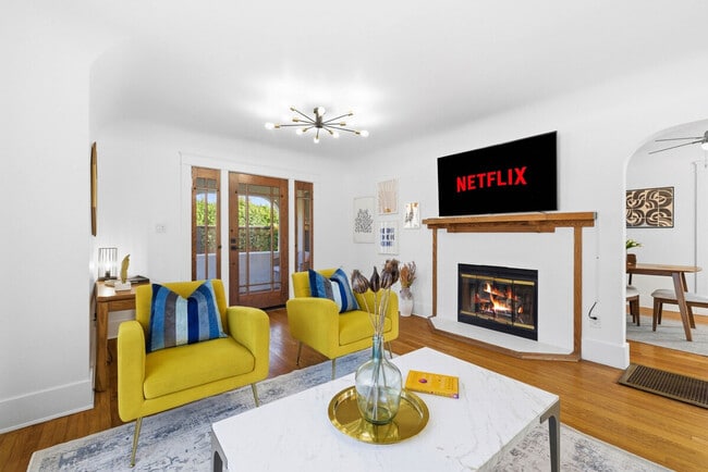 3407 N Mountain View Dr in San Diego, CA - Foto de edificio - Building Photo