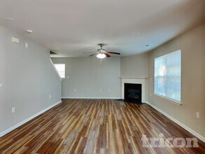 2918 Tall Oaks Dr in Dallas, NC - Foto de edificio - Building Photo