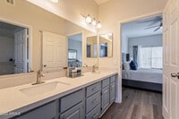 600 Grove Pky photo'