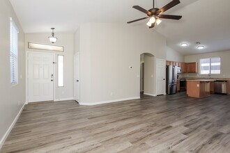 9038 W Villa Maria Dr in Peoria, AZ - Building Photo - Building Photo