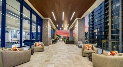 Hanover Buffalo Bayou in Houston, TX - Building Photo - Building Photo