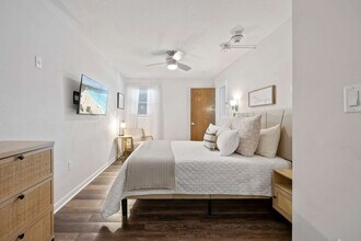 105 NE 3rd St in Satellite Beach, FL - Foto de edificio - Building Photo