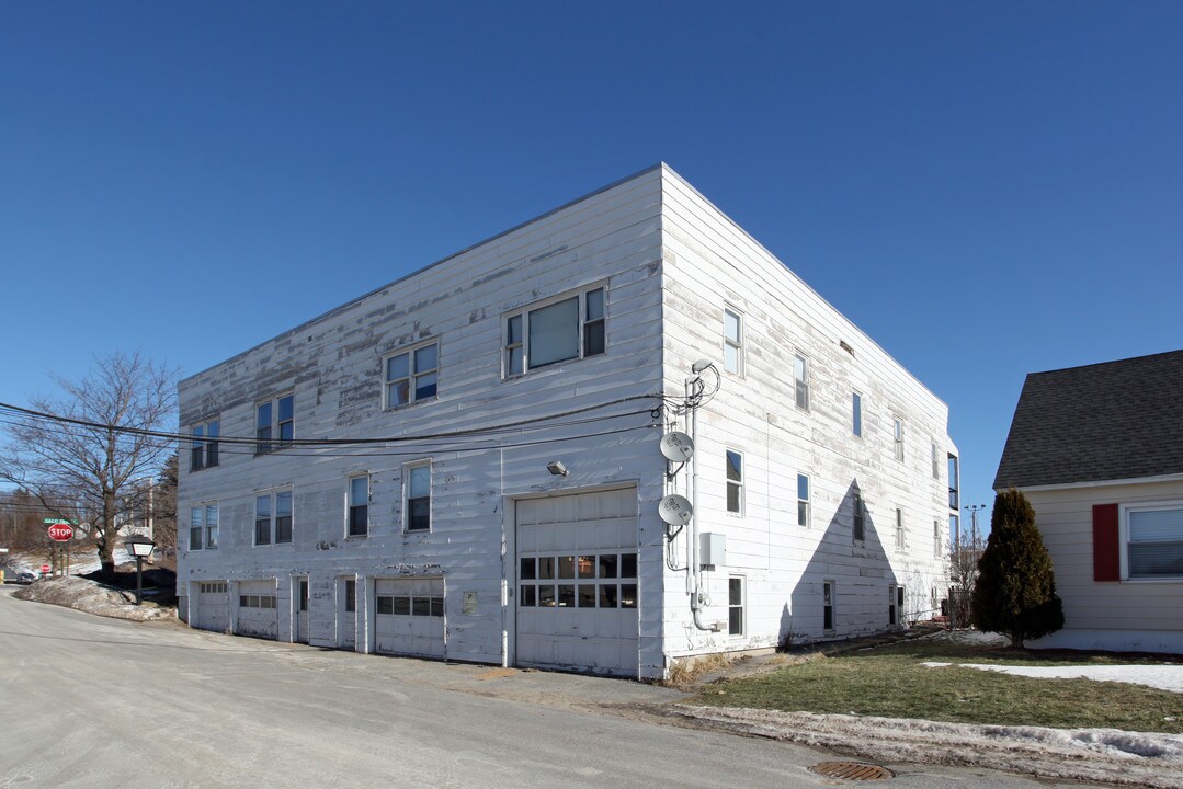 727 Sabattus St in Lewiston, ME - Foto de edificio