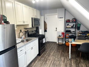 2824 N Ridgeway Ave, Unit 3 in Chicago, IL - Building Photo - Building Photo